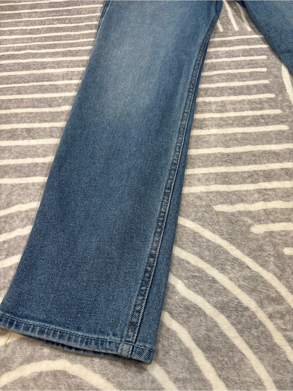 Hollister Jeans, Ultra High-Rise Mom Jeans, Medium Blue Denim, 7R, W28, 28x27 - Picture 8 of 10